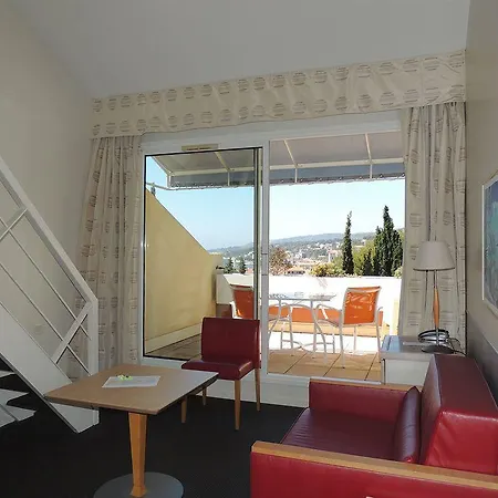 Royal 3* Cassis